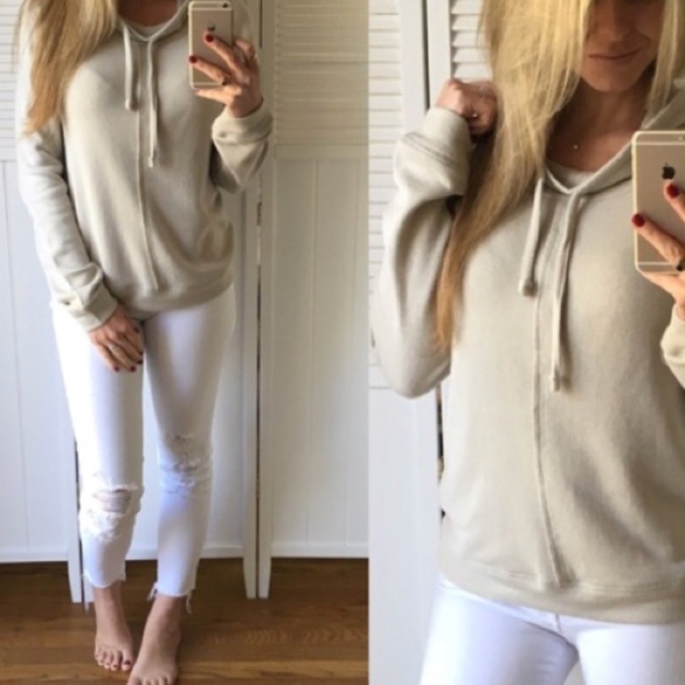 Cute cream hoodie!